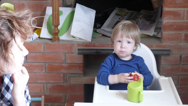 Захар и яблоко