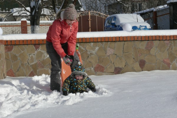 Спускался с горки Захарок