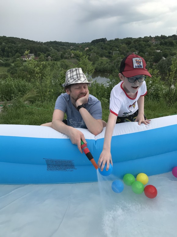 527BDF18-085A-466F-8E05-7D6D8EA6C454