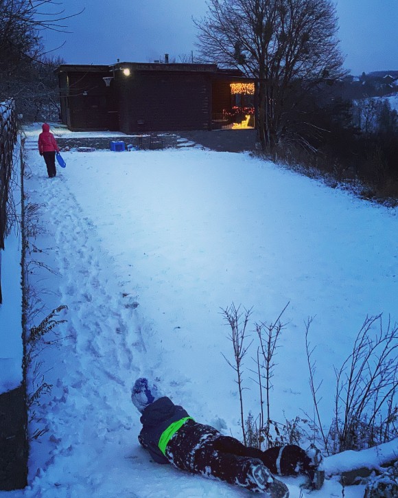 B7176B23-ABDE-40DF-97BA-E0EBB2CD5D42