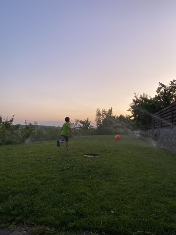 22E91695-6298-471B-BA6F-3C00F544841A