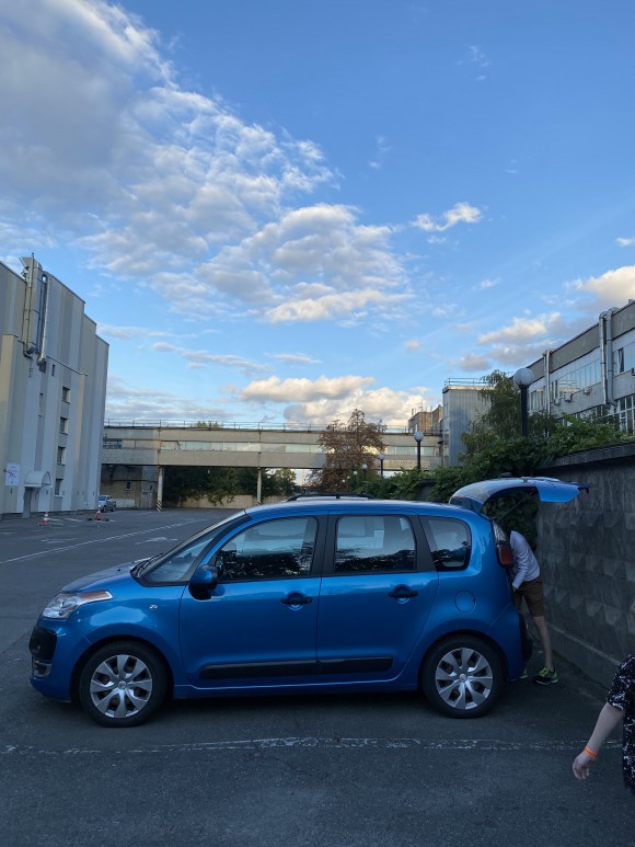 5368421C-64E6-4B93-87A5-7015E2B25D2C