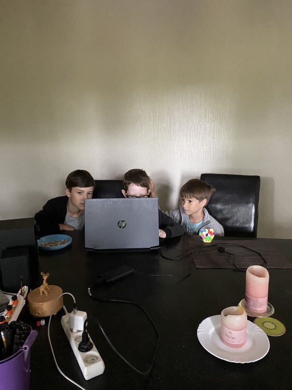 7BB687D8-5270-4915-8709-3A489A240851