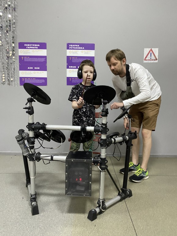 DA6EA403-FDD5-40B9-B1F9-4A735D7EF55B